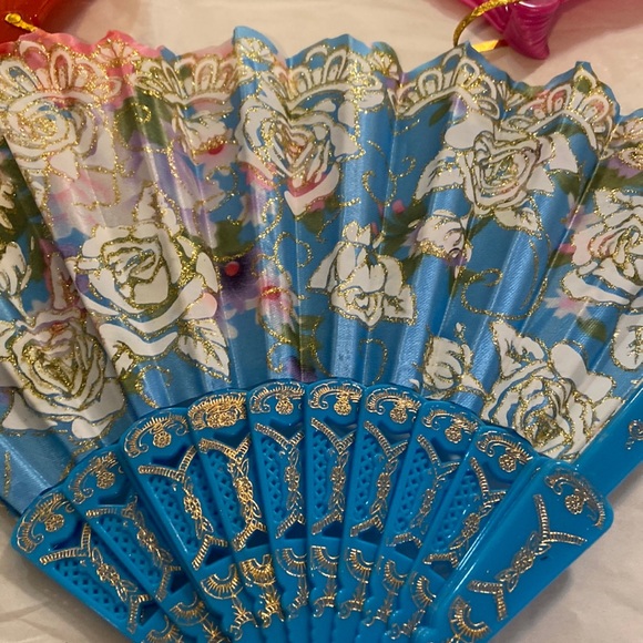 3 hand fans - Picture 4 of 11